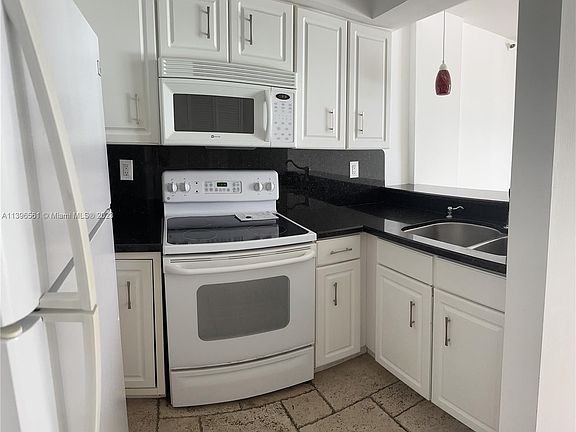 4th image of 1035 West Ave APT 402