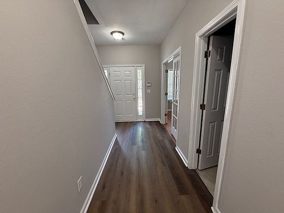 3rd image of 7043 Brookview Crk