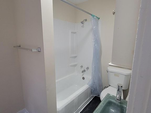 4th image of 270 S 9th St Fl 1R