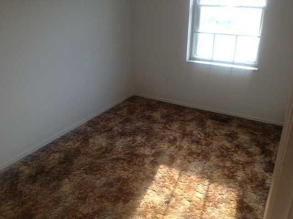 4th image of 104 McLaughlin Dr