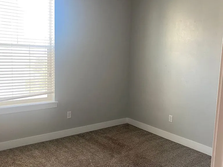 90 W Silver Springs Dr — Photo 5