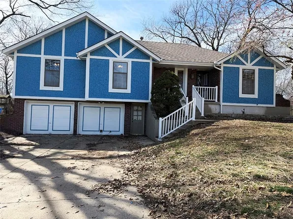 1701 SW White Oak Ln, Blue Springs, MO 64015