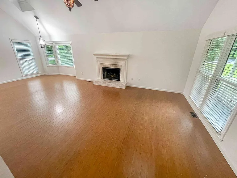 1454 Hembree Station Dr — Photo 4