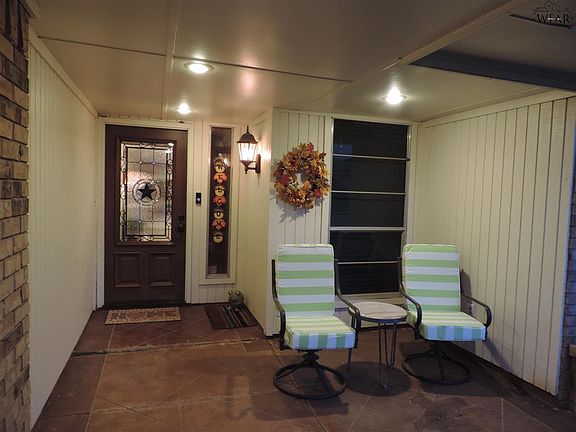 2nd image of 1720 Meadowcliff Dr