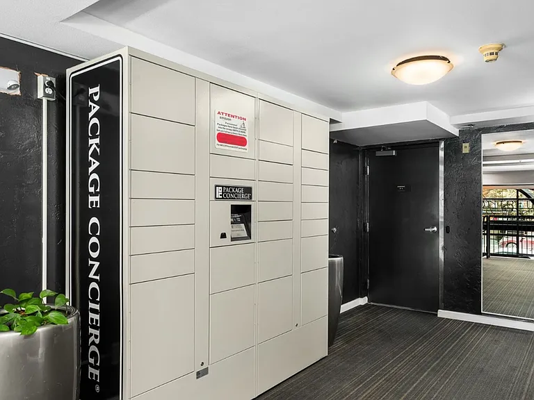 425 Vine St #420 — Photo 18