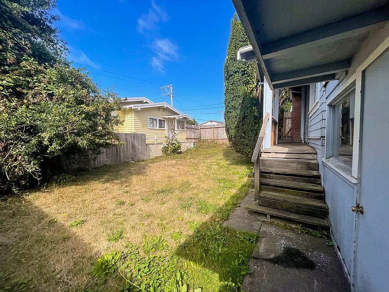 1914 Summer St — Photo 13