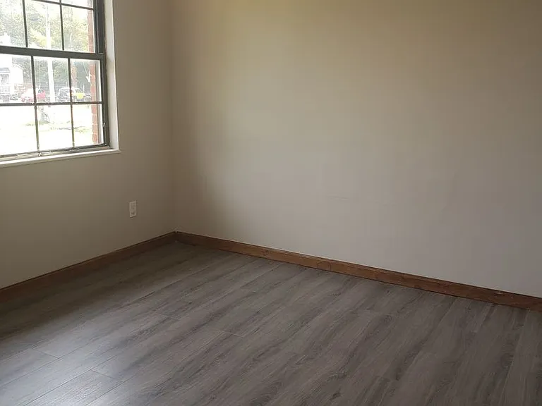 105 Creekside Ct — Photo 4