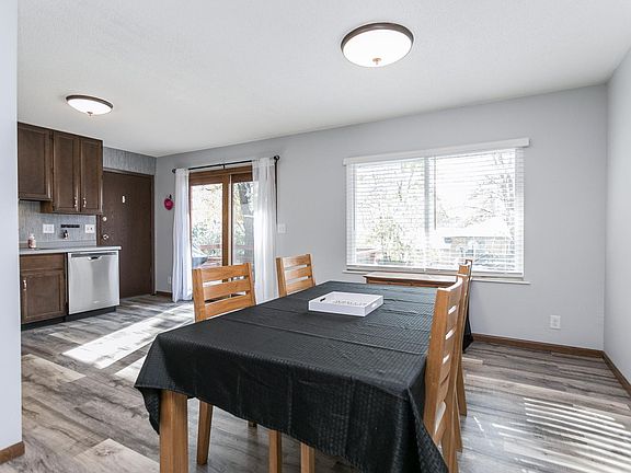 3rd image of 1234 Parkwood Ln NE