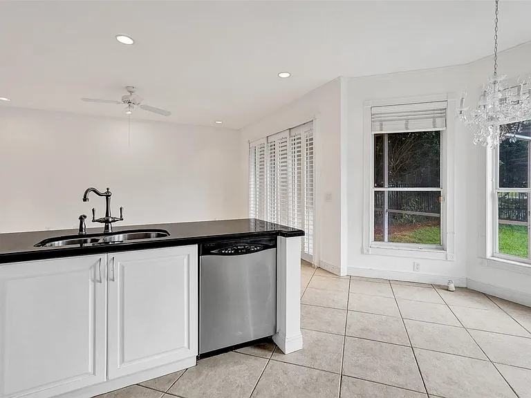 10902 Tamoron Ln — Photo 18
