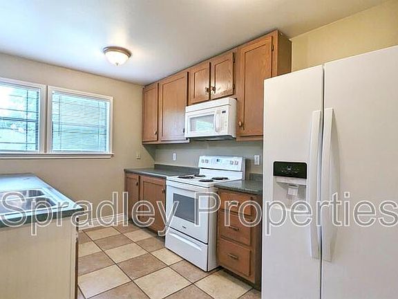 5th image of 1029 N Wall St