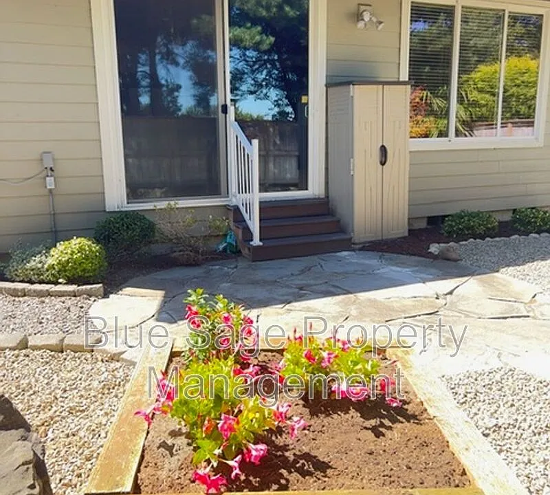 50 Goldenrod Ln