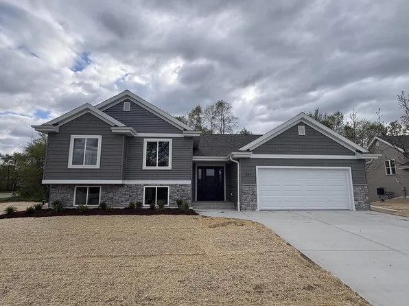 271 Cardinal DRIVE, Sullivan, WI 53178