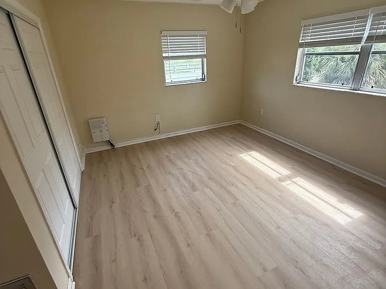 2099 Kings Hwy #1 — Photo 17