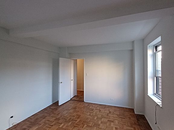 2nd image of 530 Grand St APT F3e