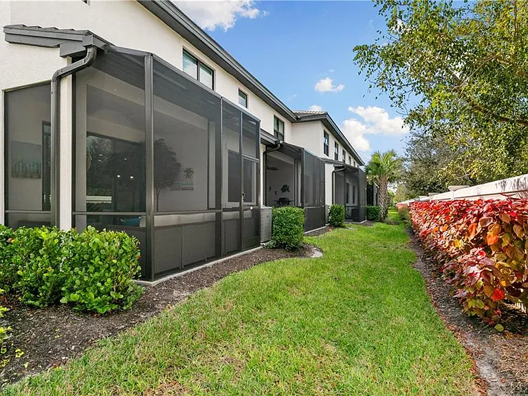 7578 Rockefeller Dr — Photo 31