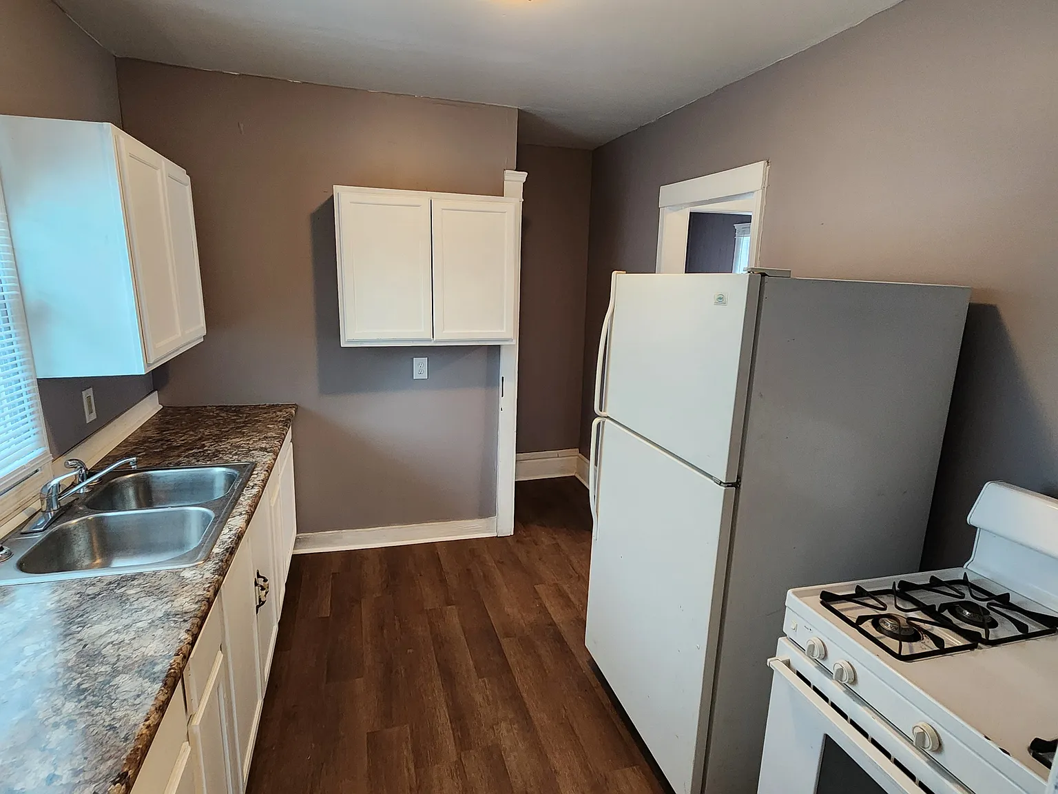 564 E Crosier St — Photo 3