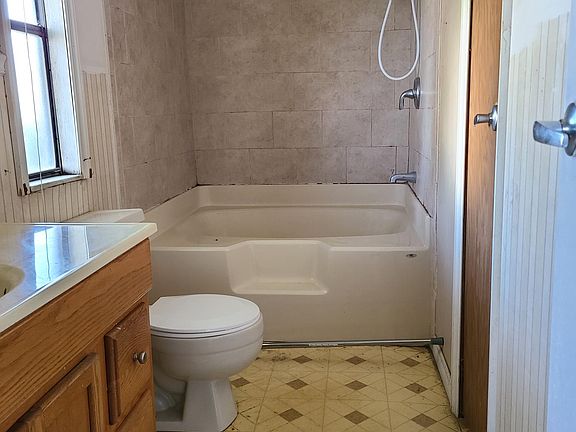 5th image of 5318 Dianthus St