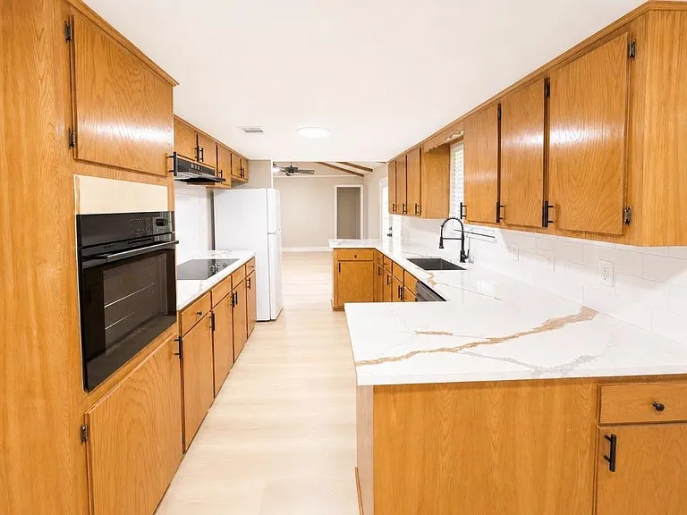 2806 Spa Dr — Photo 6