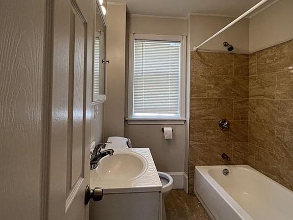 5th image of 56 Lawn Ave #1