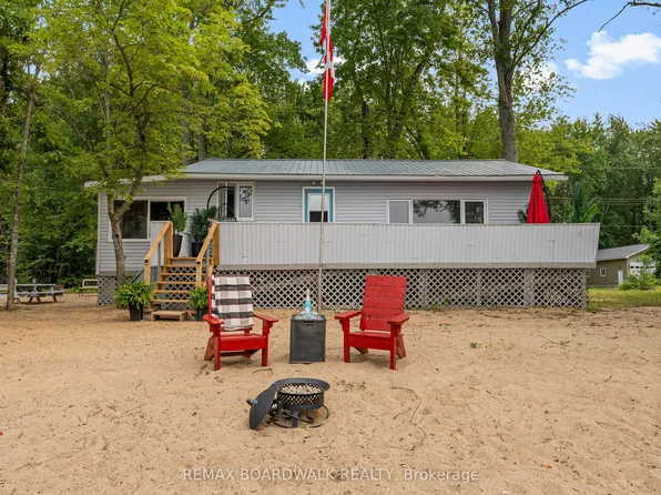 391 Leavoy Ln, Horton, ON K7V 3Z8