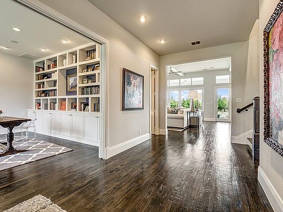 5th image of 729 Wilford Way