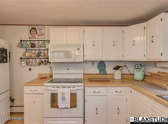 3rd image of 1179 Violet Dr