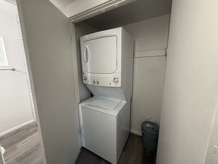 320-330 W Medlock Dr — Photo 8
