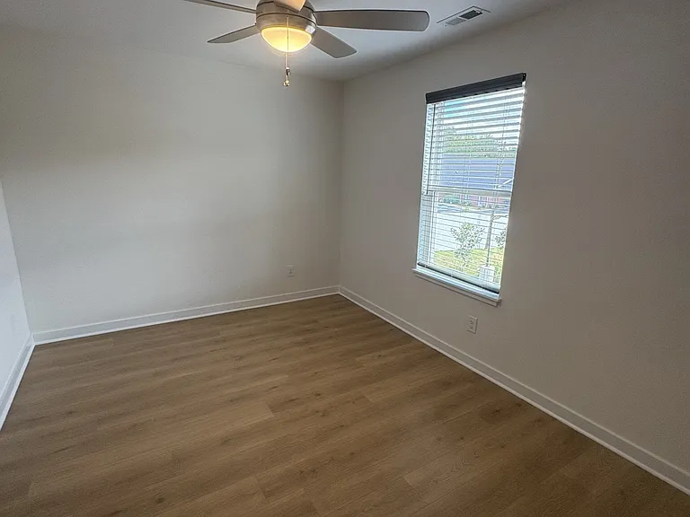 620 Wallace Ct — Photo 17