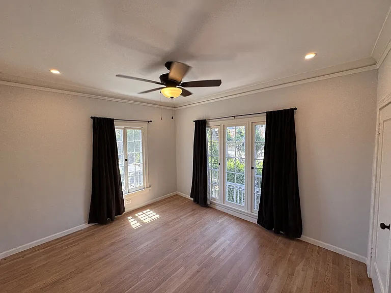 902 N Vendome St #902 — Photo 5