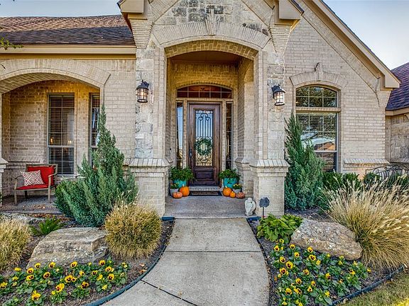 3rd image of 6812 Mustang Creek Dr