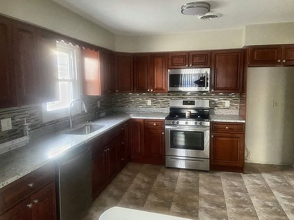 2nd image of 104 W Linden Ave Unit 2