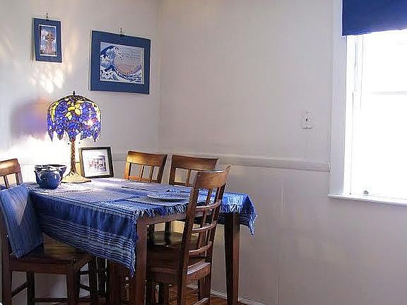 Eat-in kitchen