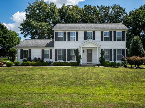 9735 E Bloomfield Hills Dr, Effingham, IL 62401