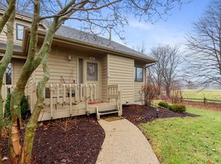 961 Duck Pond Rd, Fontana, WI 53125