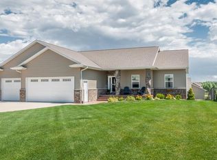 4615 Blossom View Ct NE, Cedar Rapids, IA 52411