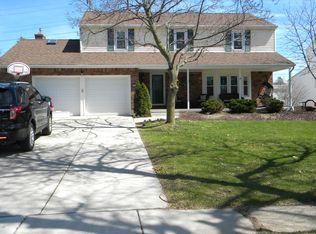 132 Carriage Cir, Williamsville, NY 14221