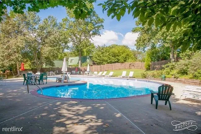 3 bed, 1075 sqft, $2,150 — Photo 3