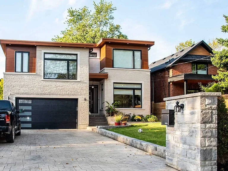 11 Walnut Cres — Photo 1