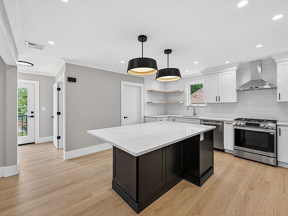 2nd image of 29 Hanson St #2