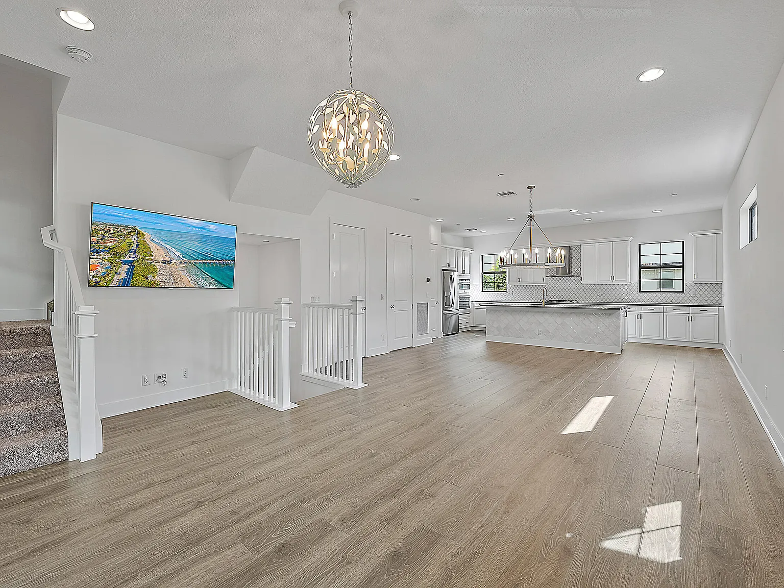 3 bed, 3.5 bath, 2252 sqft, $5,300 — Photo 4