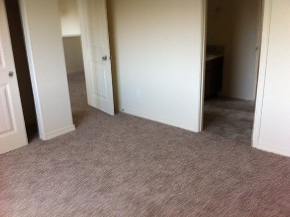 5th image of 710 7th Ave NE