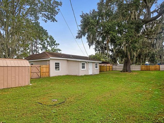 4th image of 414 Poinciana Cir