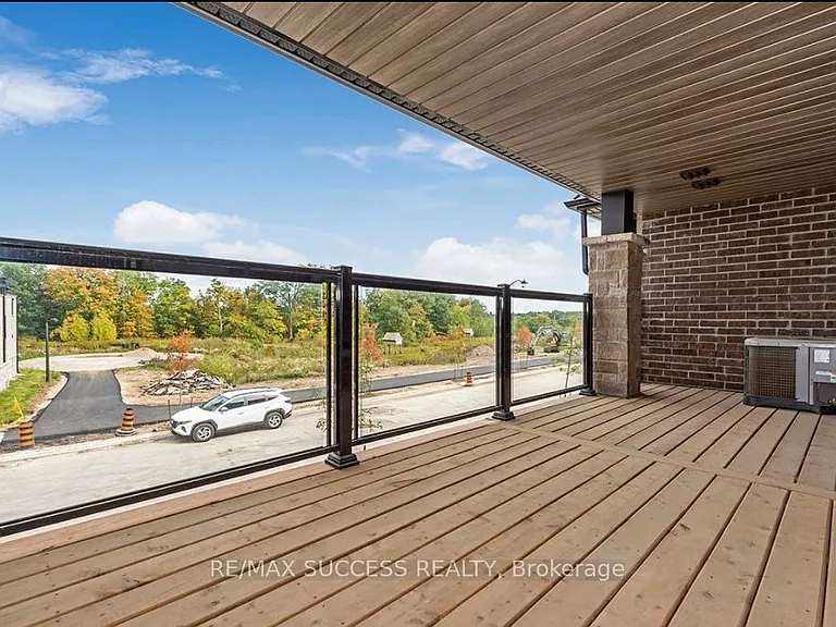 1538 Wellwood Ter — Photo 10
