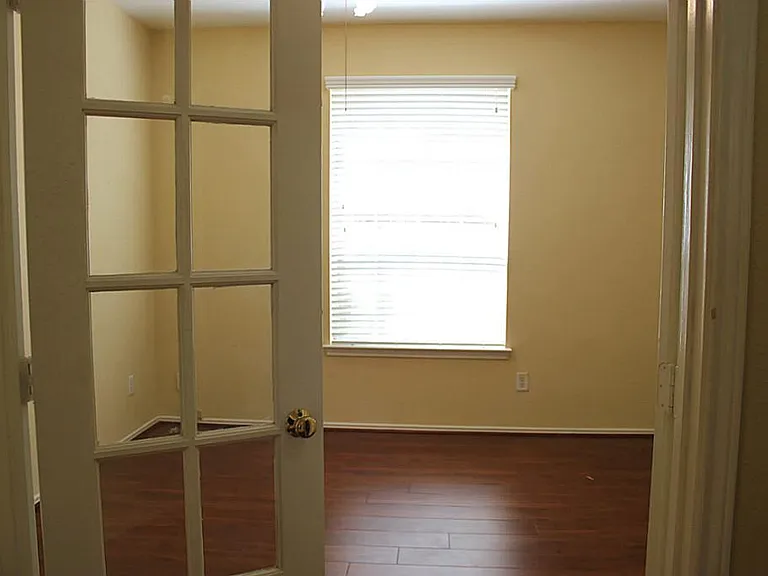 4614 Forest Home Dr — Photo 8