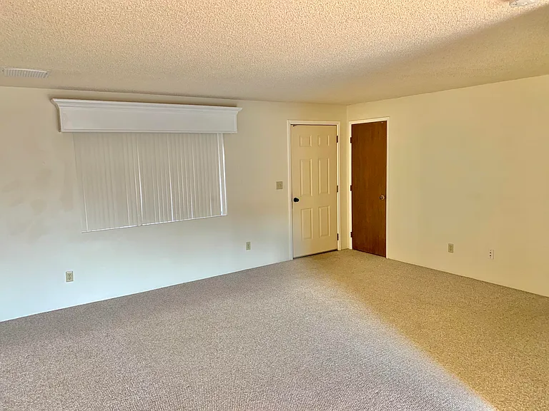 925 N Evergreen Dr — Photo 9