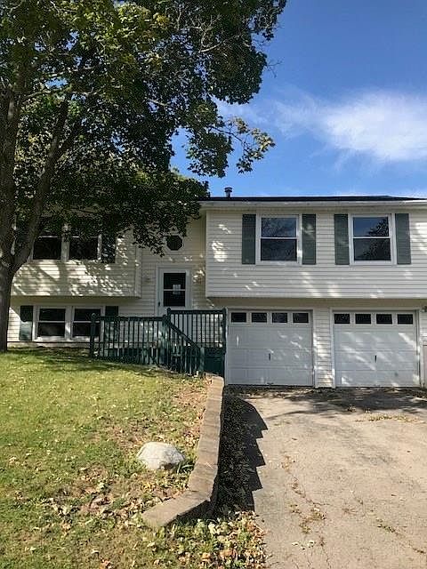 1st image of 9 Coachlight Cir