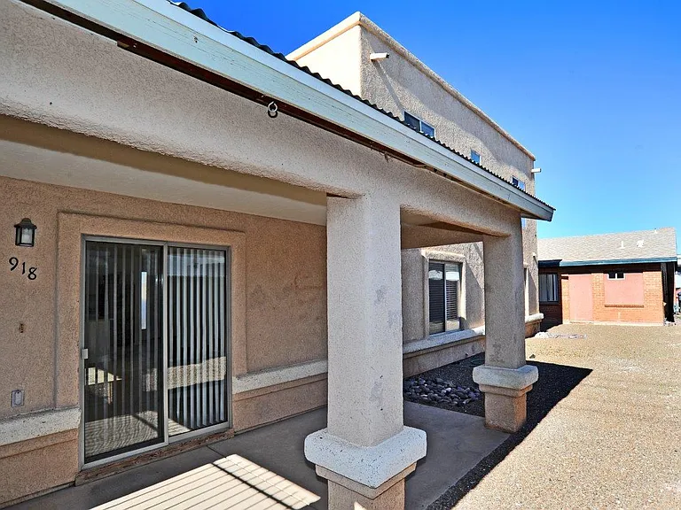 918 E Elm St #B — Photo 32
