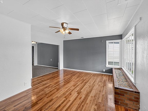 5th image of 262 NW Cecil Ave