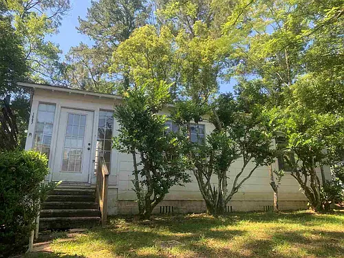 1607 Jackson Bluff Rd Photo 1