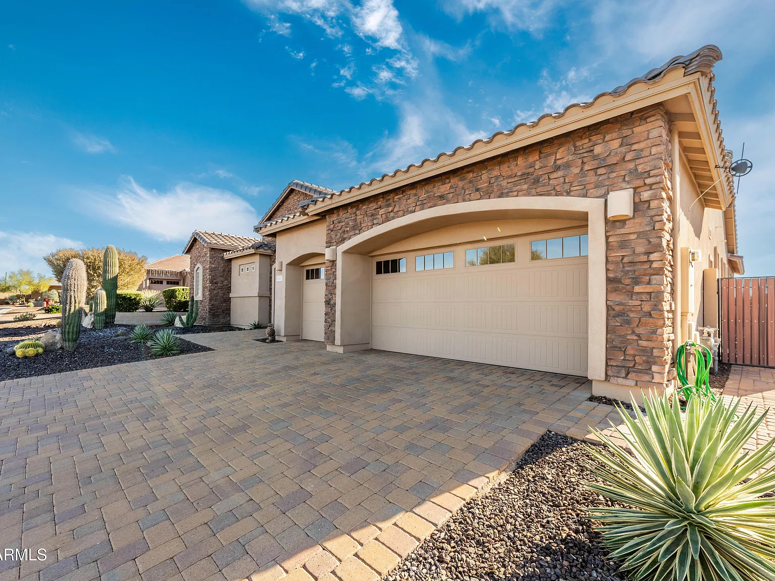 3 bed, 3.0 bath, 3036 sqft, $7,299 — Photo 3